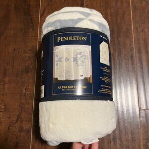 *NEW* Pendleton Plush Throw - 50" x 60" - Birch Tree